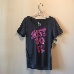 Black,women’s shirt Nike, medium size, round neck